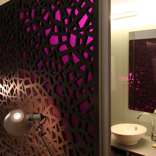 隔墙装饰面板 - HOTEL PLATTENHOF ZURICH - Bruag Design Factory AG - 背光 / 木纤维 / 穿孔
