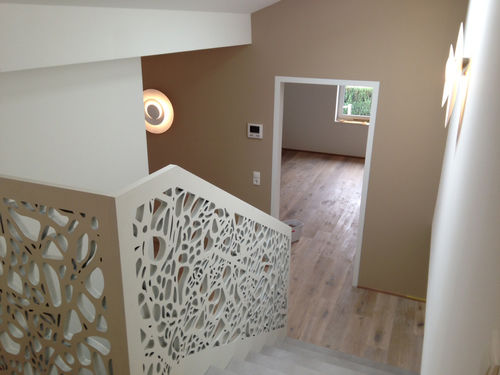 木质护栏 - SINGLE FAMILY HOUSE DORNBIRN - Bruag Design Factory AG - 板式 / 室内 / 用于楼梯