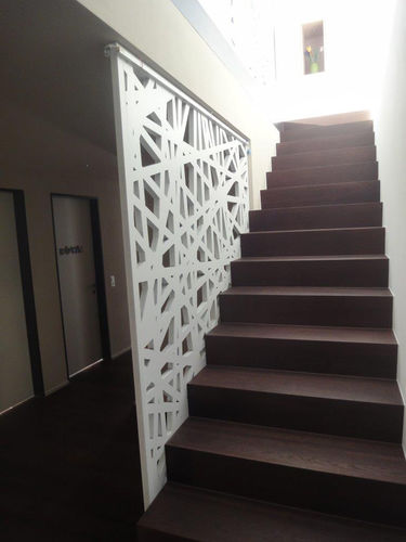 MDF护栏 - SINGLE FAMILIY HOUSE VOLKETSWIL - Bruag Design Factory AG - 板式 / 室内 / 用于楼梯
