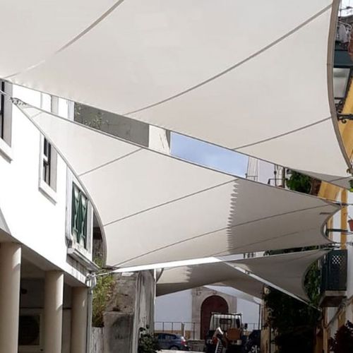 金属框架张拉膜 - STREETS IN ABRANTES - Eugreb Invest - 入口雨棚 / 用于遮蔽棚 / PVC膜