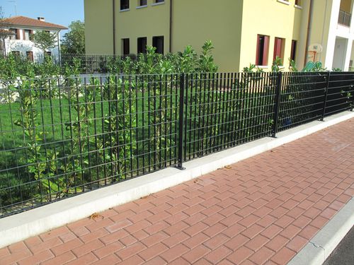 网格围栏 - MULTISAR - Grigliati Baldassar S.r.l. - 带栏杆 / 用于公共空间 / 电镀钢