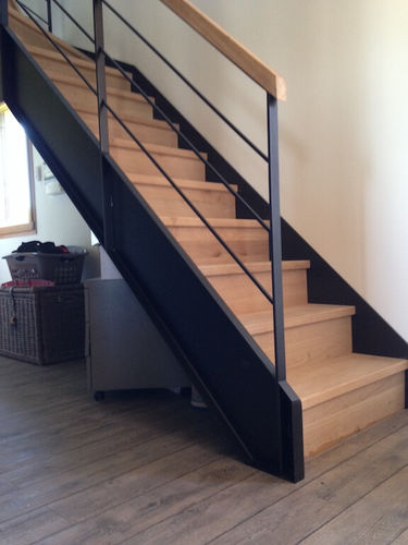 直线型楼梯 - CAEN - ESCALIER DESIGN 14 - 木台阶 / 金属结构 / 现代风格