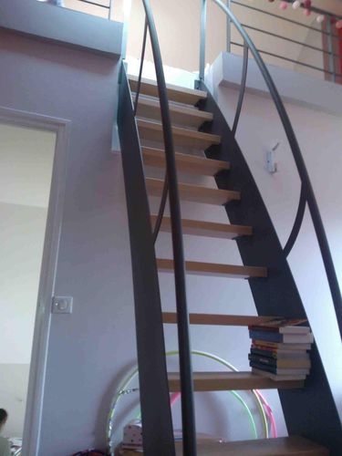 直线型楼梯 - GAIN DE PLACE - ESCALIER DESIGN 14 - 木台阶 / 金属结构 / 现代风格
