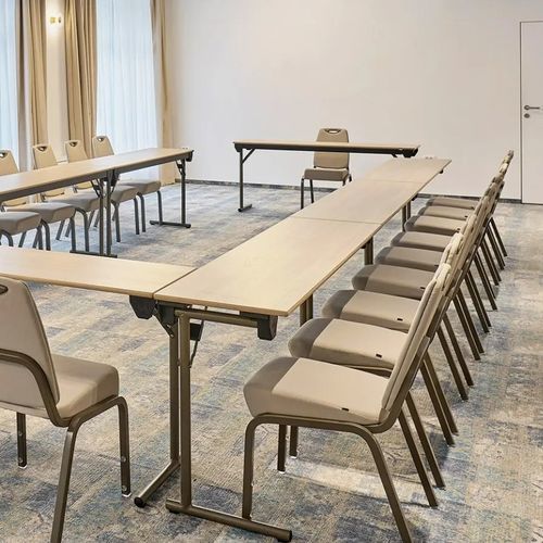 现代风格会议桌 - SYSTEM-C - burgessfurniture - 木质 / 钢 / 钢座桌脚