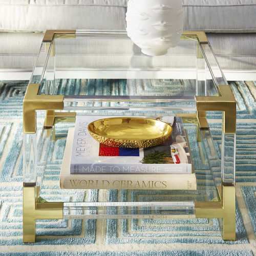 现代风格边桌 - JACQUES TWO-TIER - Jonathan Adler - 玻璃 / 磨砂黄铜 / 丙烯塑料