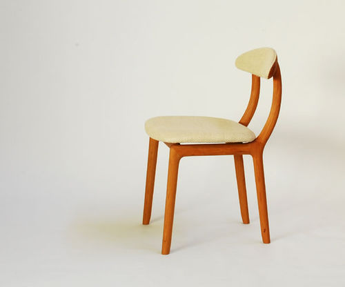 现代风格椅子 - KAKI NO ISU - Miyazaki Chair Factory - 室内 / 布料 / 木质