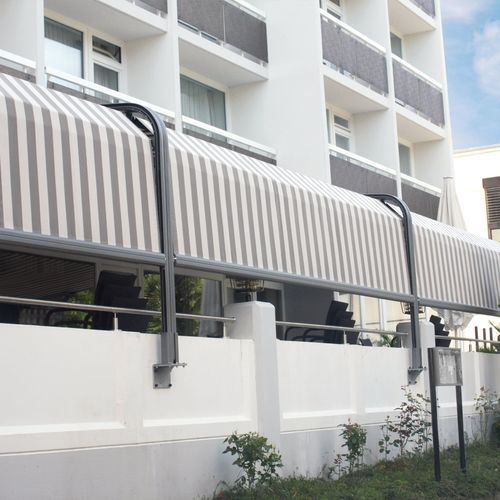 临墙凉棚架 - CURVED 610 - Kadeco Sonnenschutzsysteme GmbH - 独立 / 表面安装 / 铝