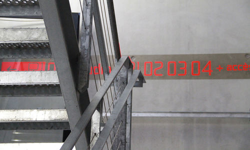 文字墙贴 - LYCÉE LE CORBUSIER ILLKIRCH - Atelier d'Art Osmoze - Design & décoration murale - 乙烯基 / 标识