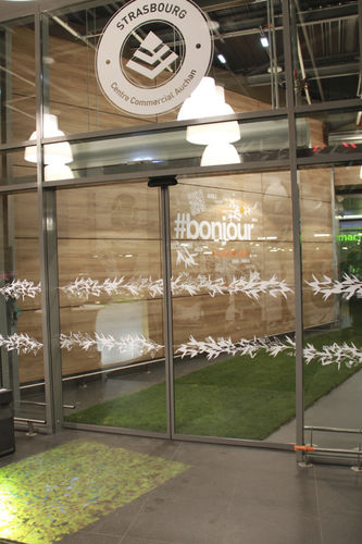 文字墙贴 - CENTRE COMMERCIAL AUCHAN HAUTEPIERRE - Atelier d'Art Osmoze - Design & décoration murale - 公共机构用
