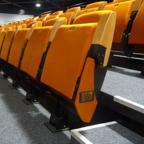 现代风格礼堂椅 - Flex - Jezet Seating - 布料 / 山毛榉木 / 彩绘金属