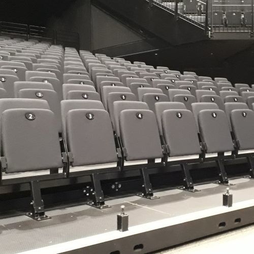 现代风格剧院椅 - Ibis - Jezet Seating - 室内 / 防火布料 / 涂漆金属桌脚