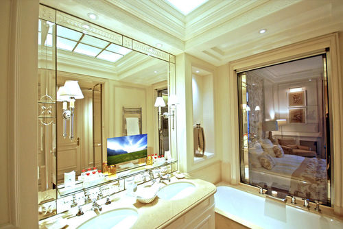 壁挂浴室镜子 - BEAU-RIVAGE PALACE : LAUSANNE - Raymura - 现代风格 / 长方形 / 配有电视机