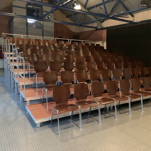 移动式阶梯看台 - Mott Mobile Systeme GmbH &Co. KG - 可拆卸 / 用于室外 / 金属