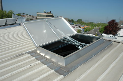 钢出烟活板门 - MEGALUX SHEV SYSTEM - Van Deudekom Plastics BV - 排烟排热系统