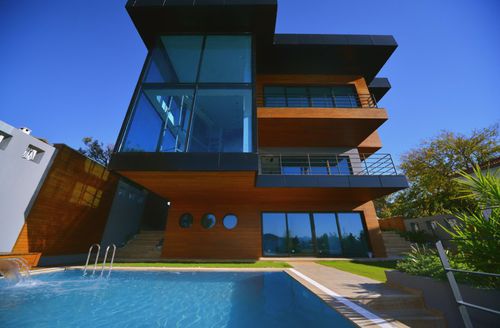 条形立面 - NOVATHERMOWOOD EXTERIOR CLADDING: IROKO - novawood - 绿柄桑木 / FSC环保标签 / 褶皱