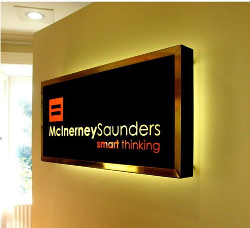 壁挂标识板 - SCI LED ILLUMINATED MODULAR - Signs Connect Ireland - PVC / 发光 / 室内