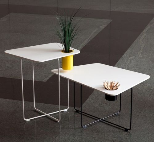 现代风格边桌 - BROTHERS & SISTERS - AMOS DESIGN - Corian®可丽耐 / 涂漆金属钢桌脚 / 家用