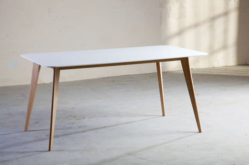 现代风格桌 - EASY - AMOS DESIGN - Corian®可丽耐 / 木桌脚 / 长方形