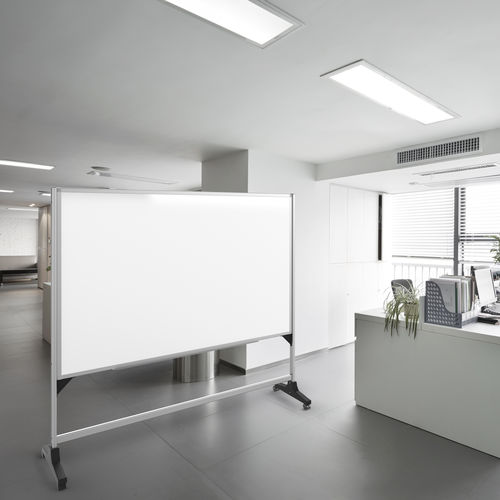 白书写板 - ROLLAROUND—WHITEBOARD STAND - Magnatag Visible Systems - 可擦除 / 自承重 / 铝制