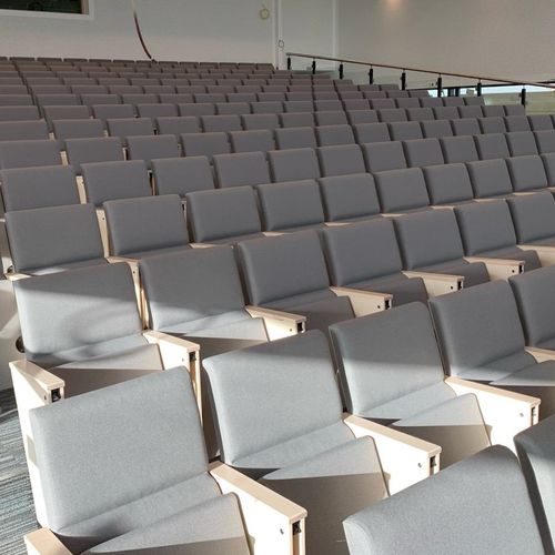 现代风格礼堂椅 - ODEON - Hamari - 布料 / 胶合板 / 金属
