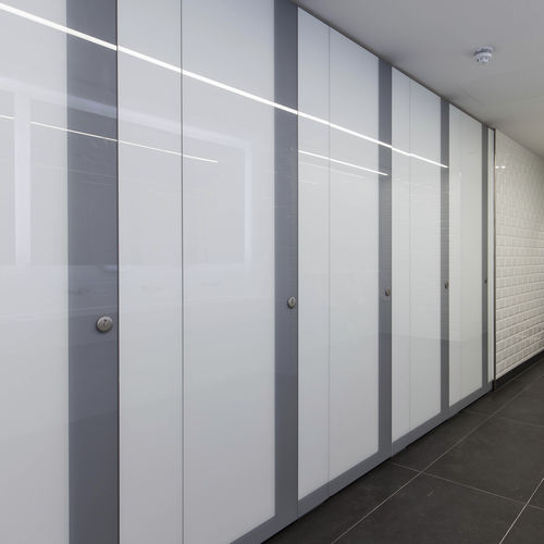层压板卫生间隔间 - ALTO KRISTALLA - Washroom Washroom Limited - 玻璃 / MDF / 用于坐便器