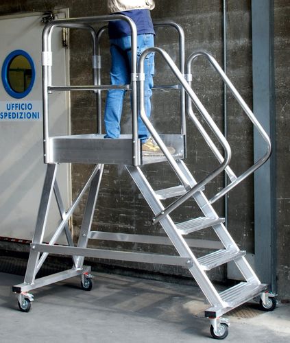 工作平台型梯子 - 7100 - Frigerio Carpenterie - 放置式 / 金属 / 工业