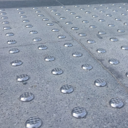 不锈钢盲道钉 - CRISS-CROSS DEMARCATION - Kent Stainless - 防滑板 / 劝阻