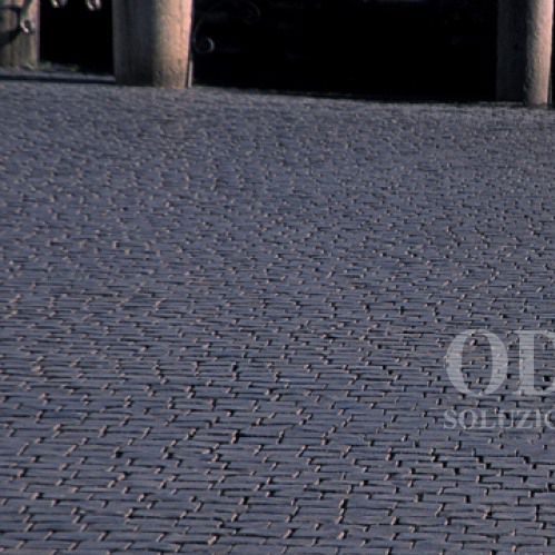 人行道路缘 - GEA'S - ODORIZZI soluzioni in pietra - 用于排水沟 / 玄武岩 / 线性