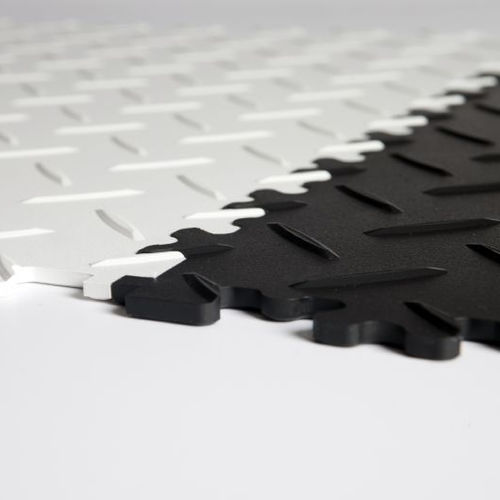 PVC地板 - R-TILE™ CHEQUERED INTERLOCKING - R-Tek Manufacturing - 室内 / 商业 / 方砖