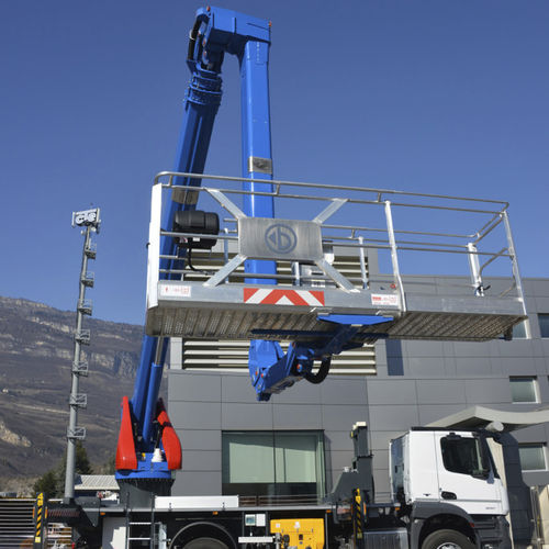 建筑工地高空作业平台 - B-LIFT 390 HR  - CTE - 户外 / 卡车安装式