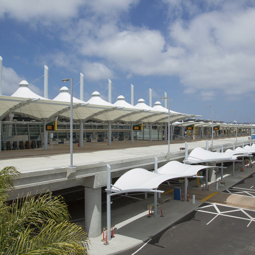 PTFE建筑膜材 - SAN DIEGO INTERNATIONAL AIRPORT SMART CURB PAVILION - FabriTec Structures - 用于拉伸结构 / 用于公共空间 / 入口雨棚