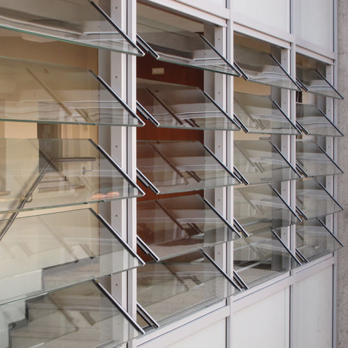 百叶窗式建筑遮阳板 - S9 - Hahn Lamellenfenster GmbH - 玻璃 / 用于窗 / 立式