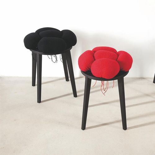 现代风格凳子 - BLACK FOREST STOOL - RAUMGESTALT - 毛毡 / 羊毛 / 木桌脚