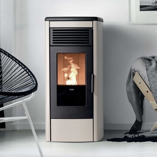 颗粒采暖炉 - AURA 80 - Klover - 5 kW...10 kW / 独立式 / 现代风格