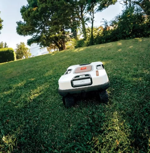 机器人草坪割草机 - CUBE Elite 4WD - Ambrogio Robot - 电池驱动 / 用于倾斜地面 / 大型