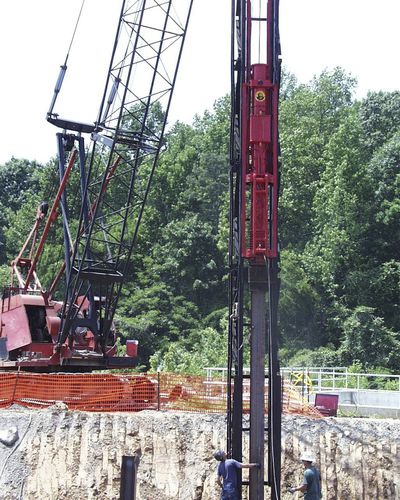 柴油打桩机 - MODEL D12-42 - American Piledriving Equipment Inc.