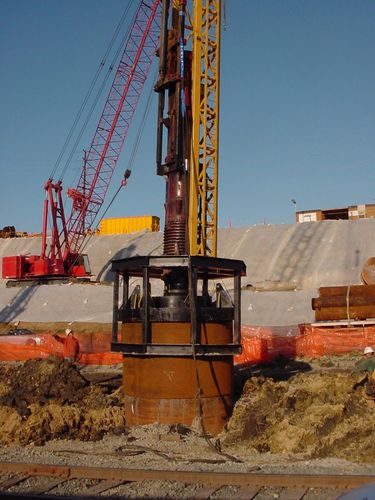 柴油打桩机 - MODEL D100-13 - American Piledriving Equipment Inc.