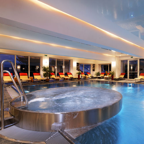 无边式游泳池 - WANDERHOTEL GASSER - BERNDORF METALL- UND BÄDERBAU GMBH - 盖子 / 户外 / 室内
