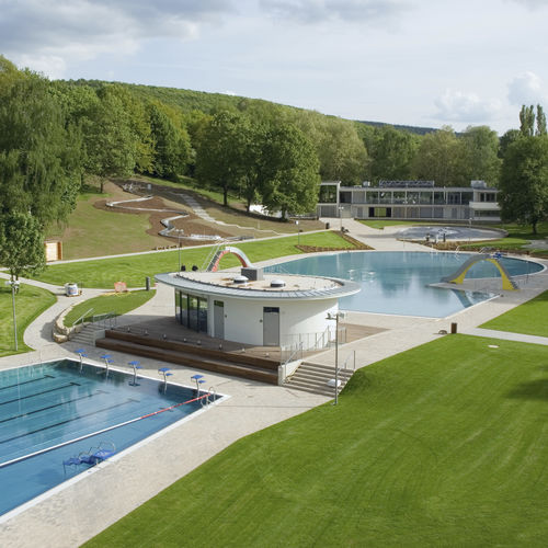 无边式游泳池 - S&Uuml;DBAD TRIER - BERNDORF METALL- UND BÄDERBAU GMBH - 户外 / 室内 / 商用