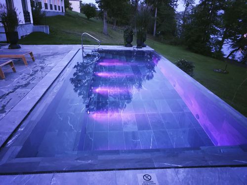 聚合物浇灌模块搭建游泳池 - 7.0x3.0x1.4 - Tilestone Pools one piece tiled pools - 聚合板材质 / 无边式 / 预制