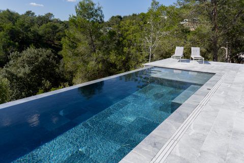 聚合物浇灌模块搭建游泳池 - Tilestone Pools one piece tiled pools - 聚合板材质 / 预制 / 隐形网格