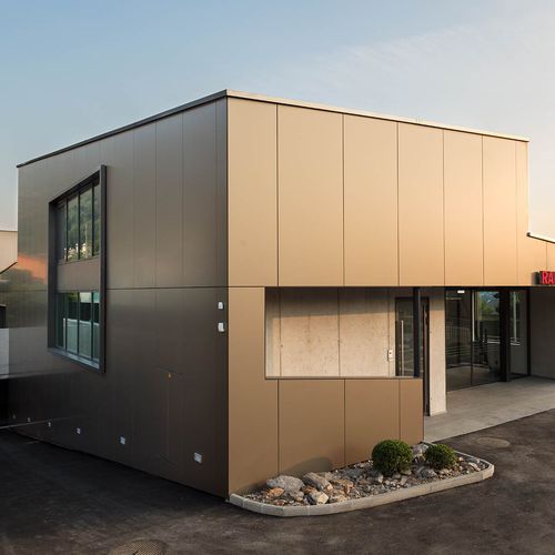 立面板 - RAIFFEISENBANK - ALUCOBOND/阿鲁克邦 - 铝制 / 复合材料 / 榫合式