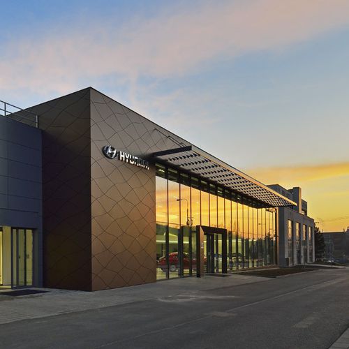 立面板 - HYUNDAI CAR DEALERSHIP - ALUCOBOND/阿鲁克邦 - 青铜 / 铝 / 复合材料