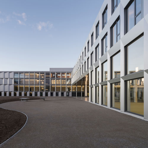 立面板 - BILDUNGSZENTRUM USTER - ALUCOBOND/阿鲁克邦 - 铝制 / 榫合式 / 耐用