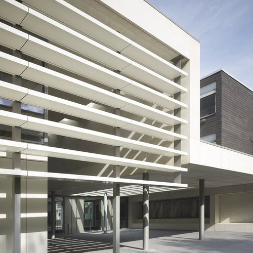 复合材料建筑遮阳板 - SECONDARY SCHOOL WARENDORF - ALUCOBOND/阿鲁克邦 - 铝 / 用于外墙 / 立式