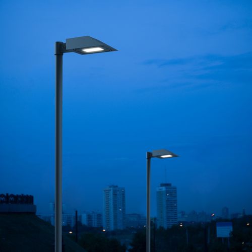 市政路灯 - IREGOR - BSI LIGHTING TECHNOLOGIES INC. - 现代风格 / 铝铸铁 / 不锈钢
