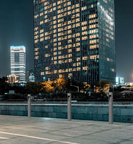 公共空间灯柱 - IUNTEL - BSI LIGHTING TECHNOLOGIES INC. - 现代风格 / 铝铸铁 / LED式