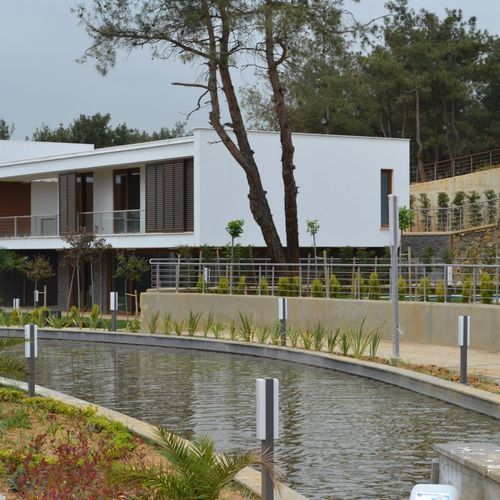 市政灯柱 - IDRANO - BSI LIGHTING TECHNOLOGIES INC. - 极简主义风格 / 不锈钢 / 亚克力