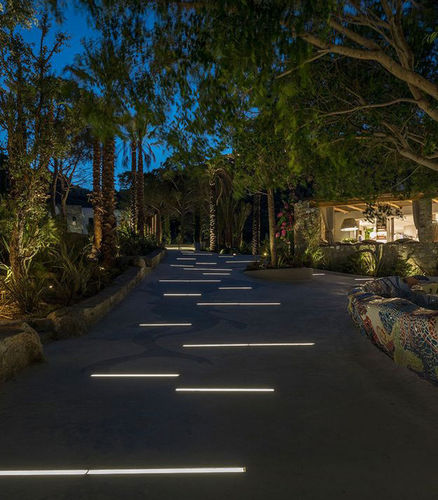 地面嵌入式照明设备 - IAXIS DIFFUSED - BSI LIGHTING TECHNOLOGIES INC. - LED式 / 线性 / IP67