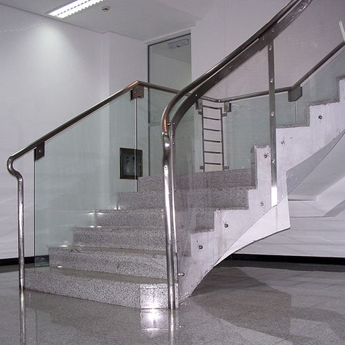 直线型楼梯 - Ban-Inox - U形 / 大理石台阶 / 混凝土结构